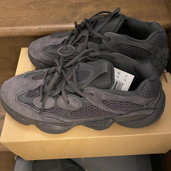 Yeezy 500 - Picture 2 of 6